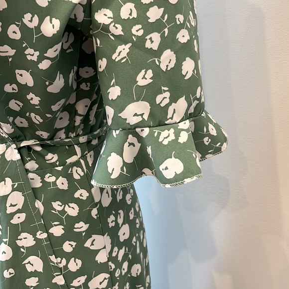 Swintager Green Floral Ruffle-Sleeve Wrap Midi Dress - Medium - Picture 5 of 15